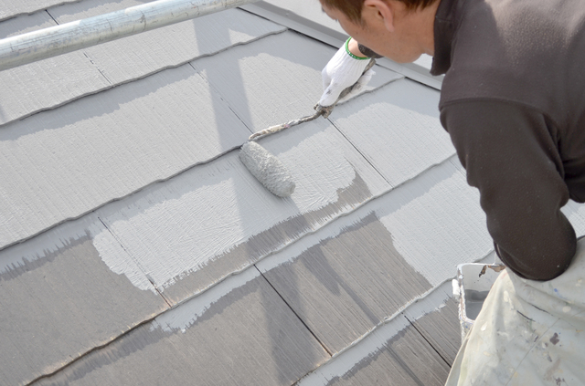 屋根塗装の剥がれに即対応！補修方法と予防策をわかりやすく解説